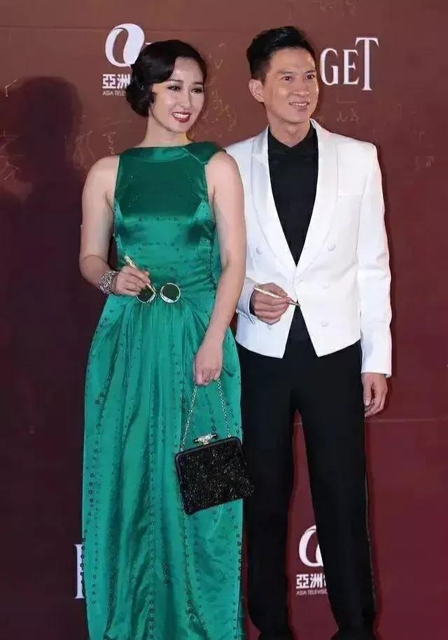 关咏荷|如果香港复古美人有一个标准，那么这个标准的名字叫——关咏荷