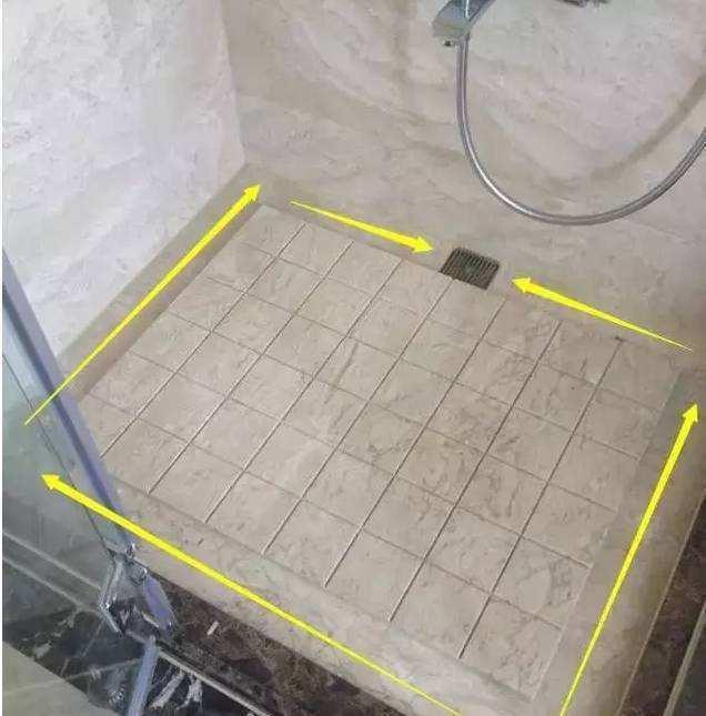淋浴房地面别再贴瓷砖了,做“拉槽”是很好的,下水速度快十倍