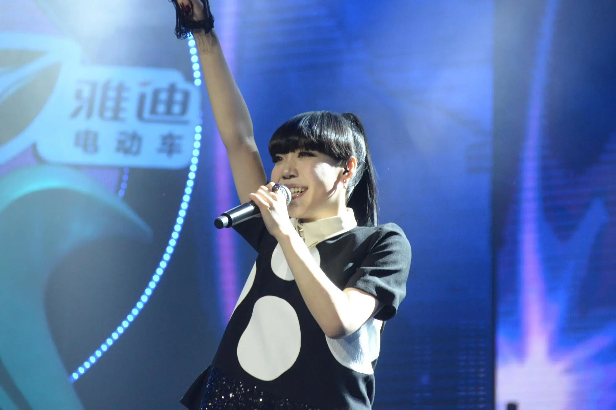 吴莫愁|从1亿出场费到县城卖唱为生，吴莫愁如今的落魄，到底得罪了谁？