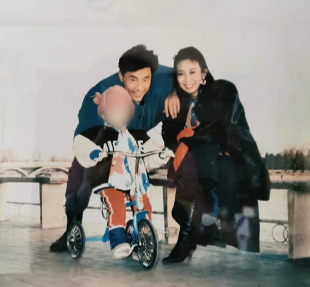 于荣光|冻结5千万资产，63岁老戏骨于荣光宣布离婚