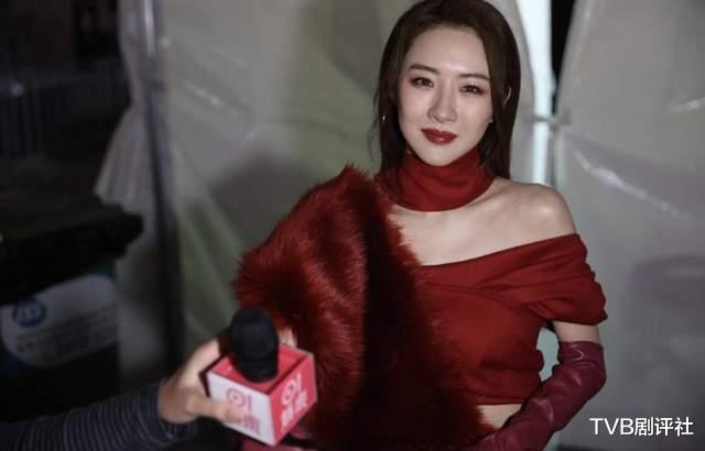 吴卓羲|吴卓羲低调现身绯闻女友跨年节目,面对镜头大赞对方好声音