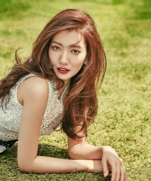 朴信惠|一线男星收割机，韩国老戏骨朴信惠，优雅动人