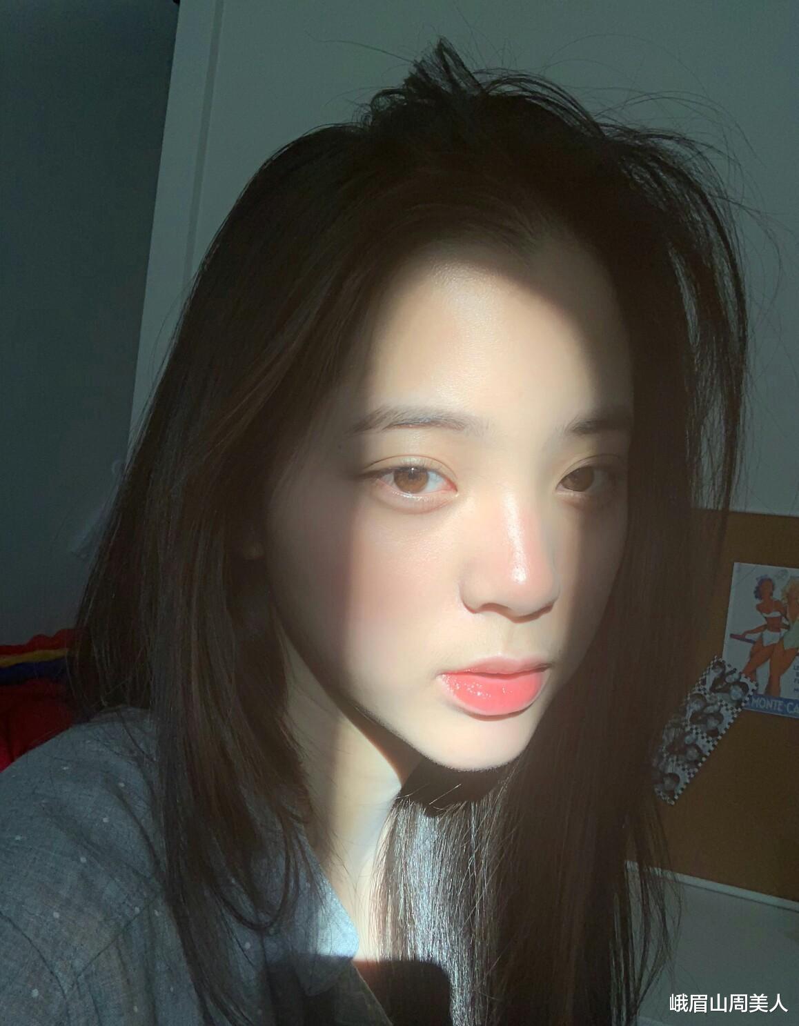 苹果 ?女人不管年纪多大，出门尽量化淡妆！尤其这3个部位，减龄增气质