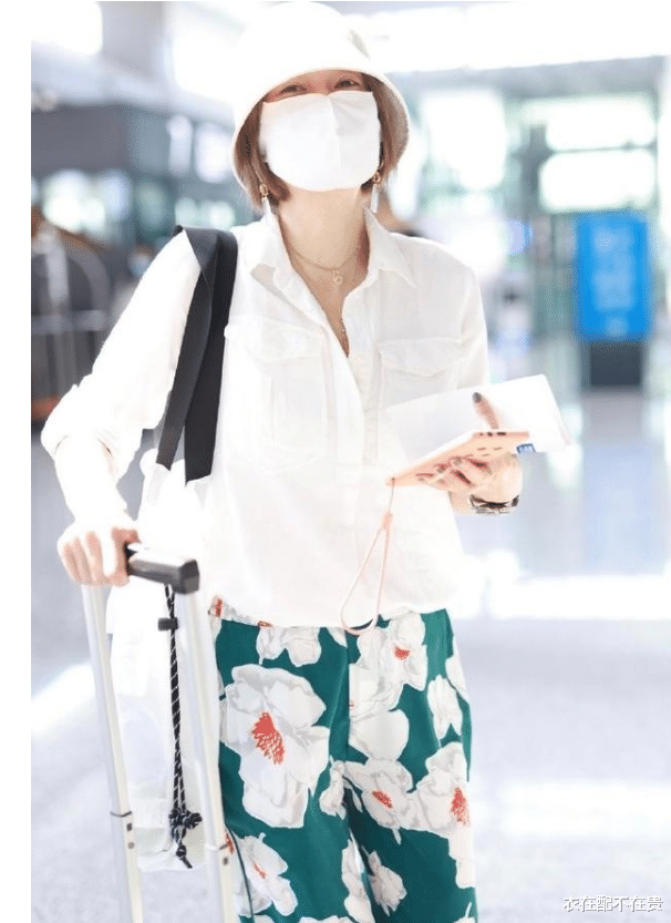 短发|马伊琍不再留“寸头”,渔夫帽配齐耳短发还染色,比年轻人懂发型