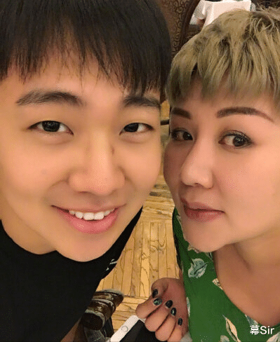 王鸥|王鸥何九华恋情曝光被嫌弃？德云社背后的嫂子们，个个都不简单