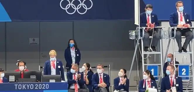 郭晶晶|郭晶晶和全红婵同框，4代中国跳水女皇大合影，全红婵C位出镜