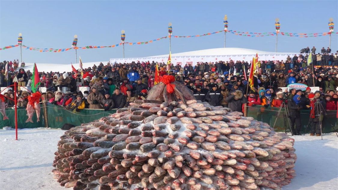 芒果望世界 一网捞出40万斤鱼,为何查干湖的鱼越捞越多么?当地渔民说出真相