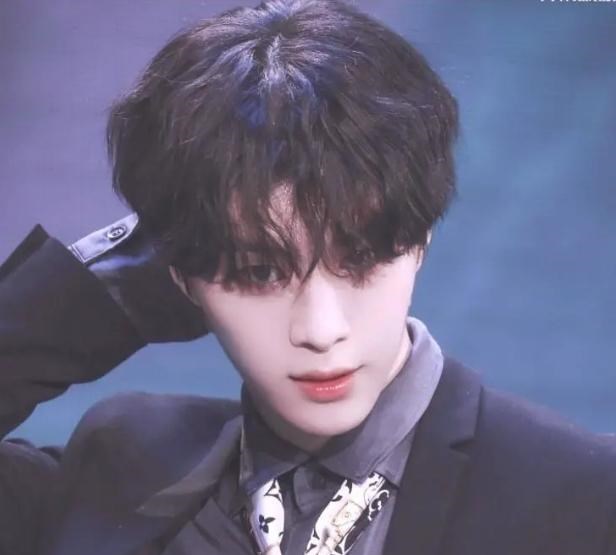 胡歌|南京大学拍戏遇冷：学生拿个盒饭、像偷外卖的、还要被人家骂