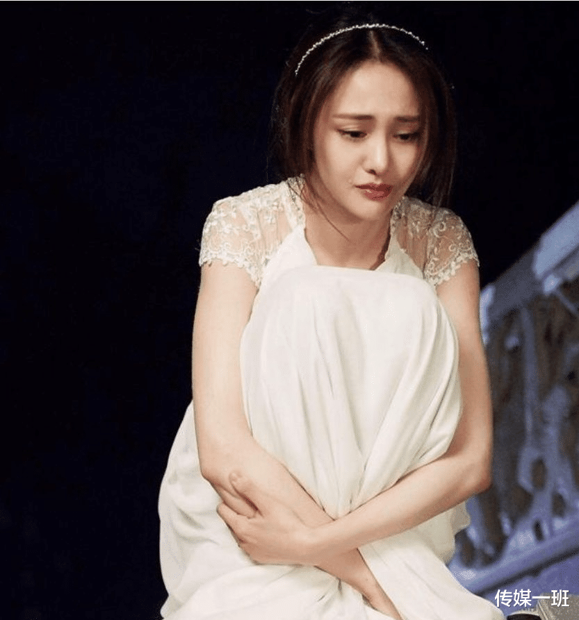 郑爽|“疯爽”背后有“疯妈”，登上人妖舞台献唱？刘艳做梦都想当明星