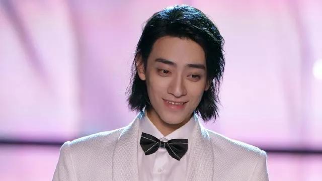 大鹏|当红时好心帮了个小明星，7年后小明星票房15亿，得知她被封杀只说8字