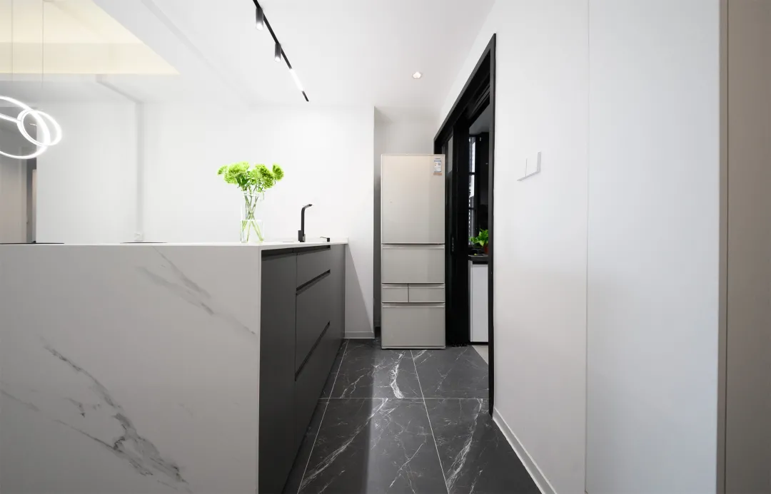 120㎡黑白灰三居，业主喜欢的高级范