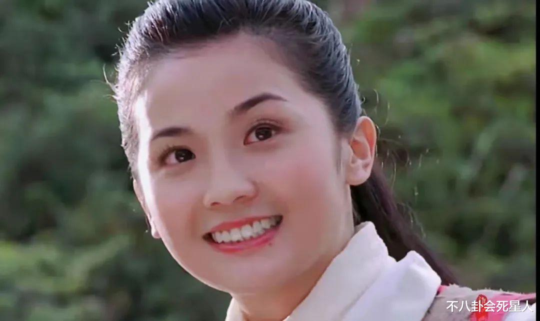 王艳|谁说鼻子高才出美人?这10位小鼻子、塌鼻子女星,个个精致可爱