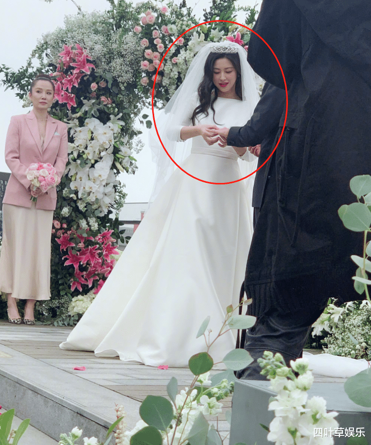 娛樂圈一位女明星結婚，婚禮現場照片流出，臉上滿是幸福的模樣-圖6