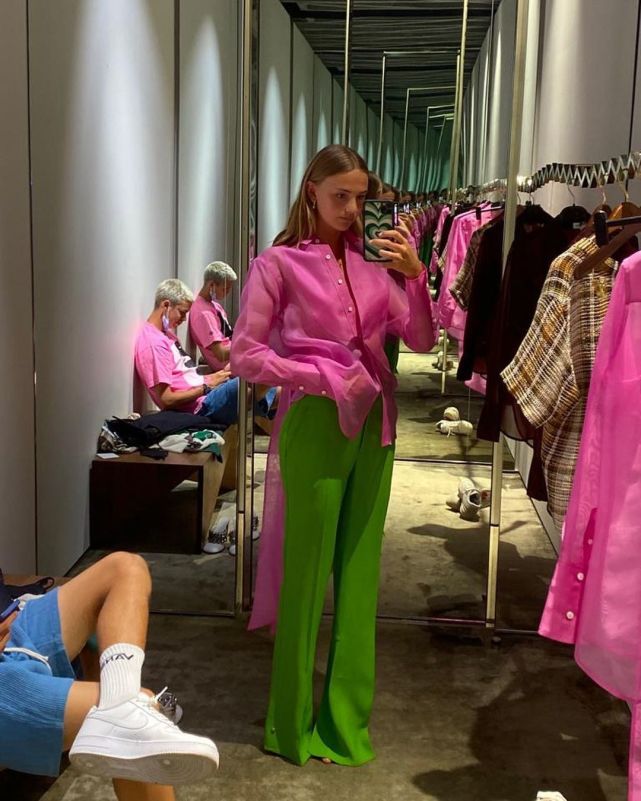 维多利亚|贝克汉姆次子陪女友购物,满脸不耐烦,妈妈维多利亚发声取笑双方