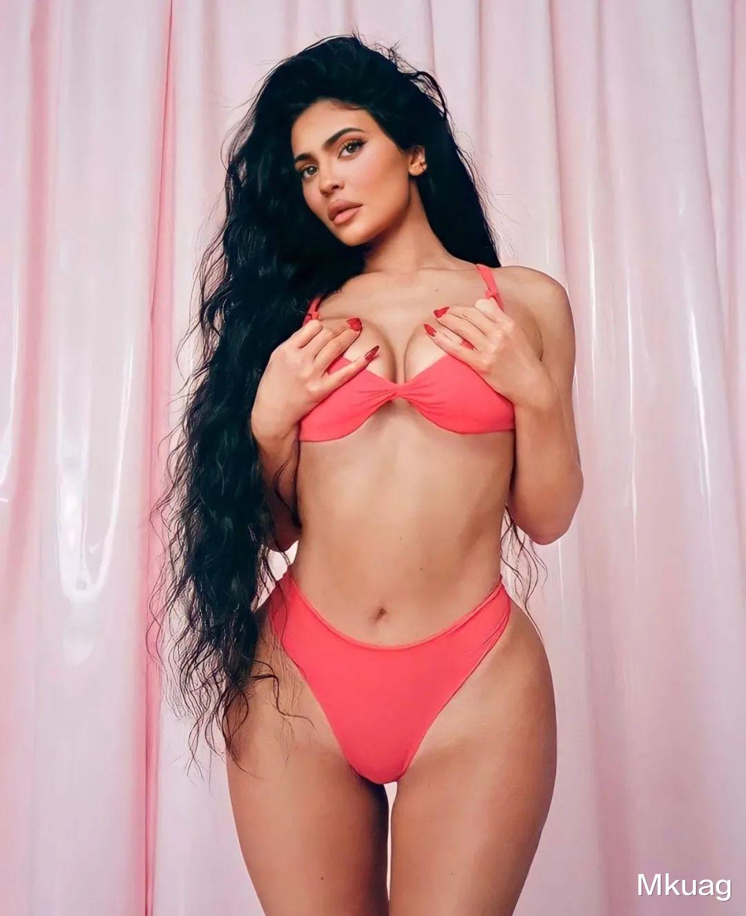 情人节|卡戴珊三姐妹2021为Skims情人节系列拍摄画报