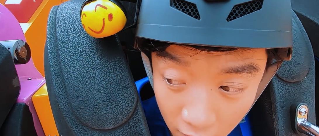 |《嗨放派》王嘉尔飚韩语脏话，脸脸反应太意外，难怪姚导看重他