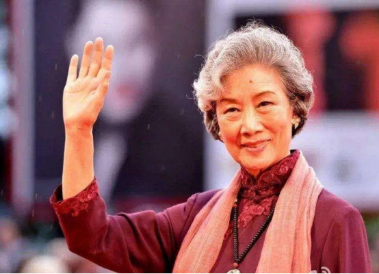 英雄岁月之王牌部队|儿子儿媳是圈内知名人物，女儿是国人骄傲，谁能有吕中的命好？