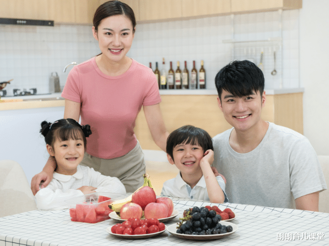 郭德纲|6岁女孩因“高颜值”被说整容，看到父母照片后，网友瞬间服气