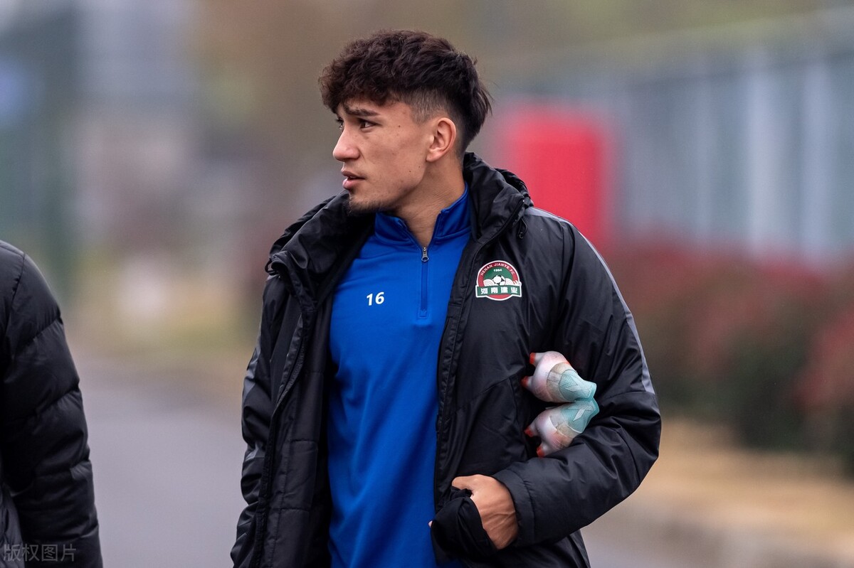 河南|帕爾曼江征服河南球迷的不僅僅是跨年夜，還有數(shù)月前的關(guān)鍵進(jìn)球