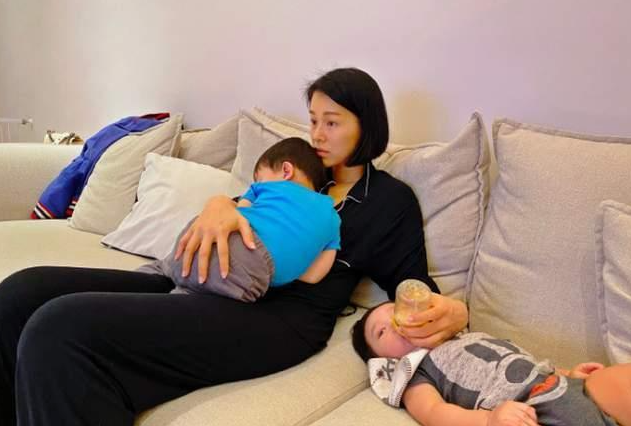 糖果的妈妈|趁着头胎还小抓紧生二胎？“一起带大”并不轻松，许多夫妻没想到