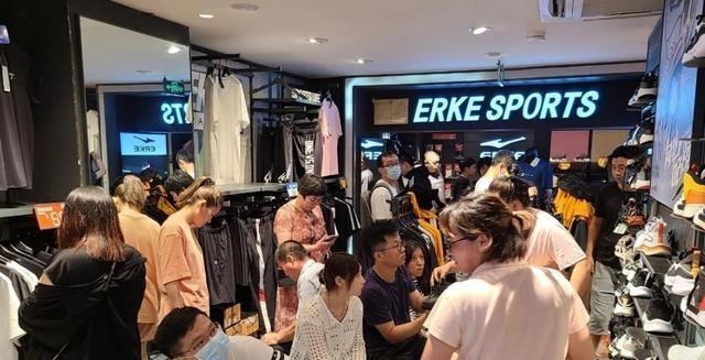 教教你家娃|鸿星尔克低调捐款5000万,引网友“野性消费”,被网友挤爆直播间