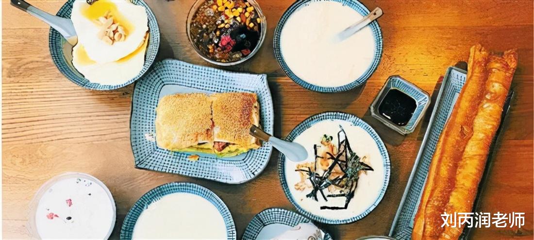 馒头|开了个早餐店，4个人干一天营业额1100元，房租3000元还能干吗？