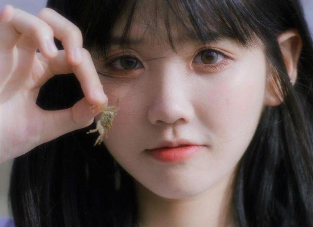 辛柏青|时隔半个月井川里予终更新，造型依旧纯欲，网友呼吁快回归