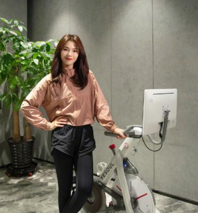 刘涛|43岁刘涛瘦身成功！颧骨突出瘦出尖下巴，包裹严实仍被喊话秀腹肌