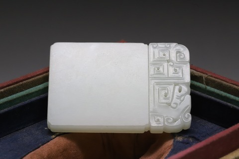 和田玉籽料|舊藏: 和田玉籽料“海浪涛天”无事牌