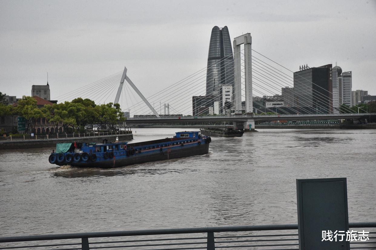 贱行旅志 宁波最古老的老字号，也是本地最贵的饭店，外地游客爱来这里