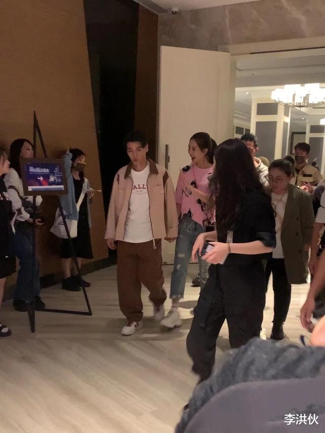 庆功宴|《披荆斩棘的哥哥》庆功宴路透，哥哥们很开心，各位嫂子也来助阵