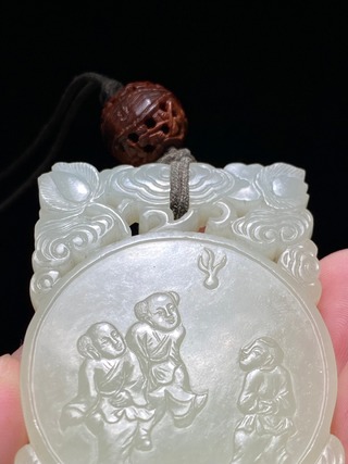 |清中期 芝亭款 和田玉籽料 白玉 童子嬉闹 踢毽图