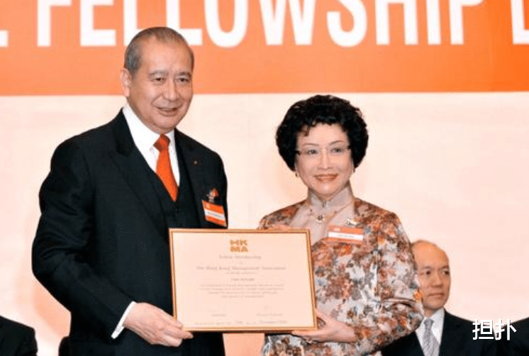 杨幂|姐姐嫁给了百亿富豪，弟弟娶了百亿女富豪，家族也是隐形的豪门