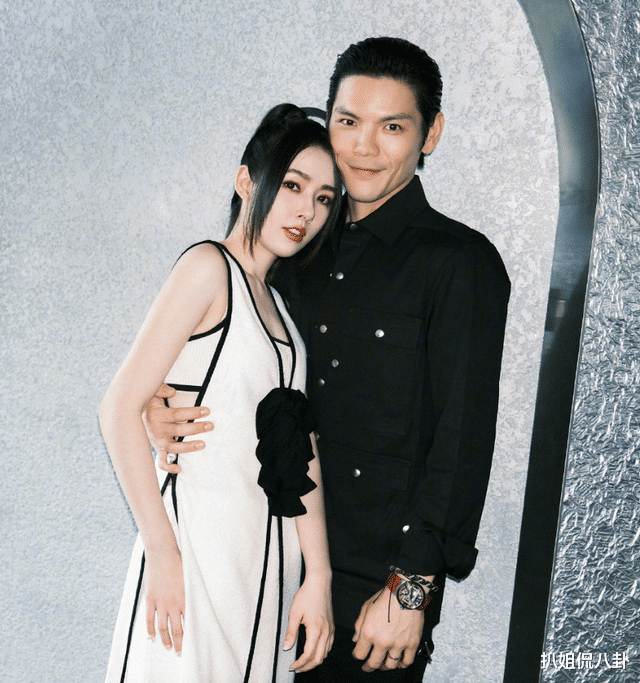 郭碧婷|郭碧婷怀二胎了？向佐晒夫妻美照并发文说：期待下一个宝宝