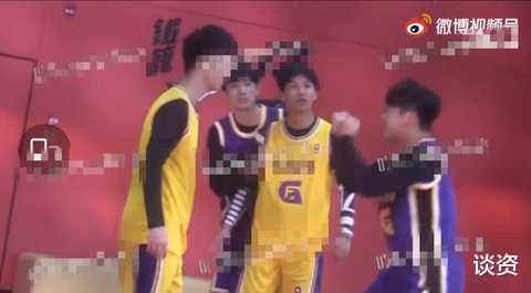 化妆师|苗苗带女儿剧组探班郑恺，郑恺化身温柔奶爸，一家三口其乐融融