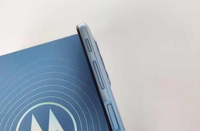 摩托罗拉|摩托罗拉千元5G新品驾到,有颜有内在,120Hz高刷+5000万像素主摄