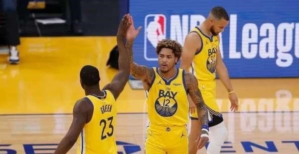 清浅微笑的我|官宣!勇士又一成员离队!库里罕见不满,科尔难了,格林长点心吧