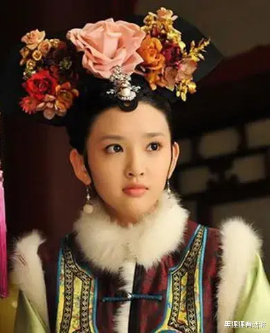 华妃|甄嬛传:同样是求情,为何华妃安陵容没事,祺贵人被乱棍打死