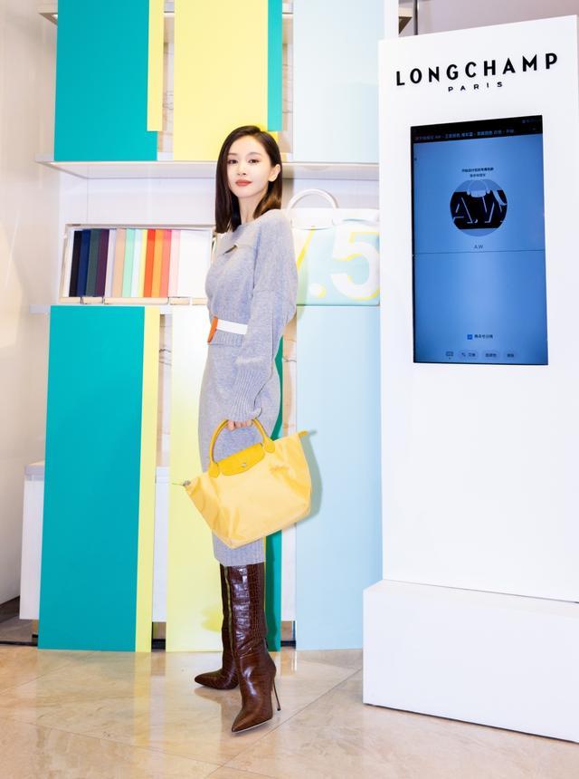 旗袍公馆 王子文才1米59?穿针织裙亮相比例真好,恋爱后也变温柔了