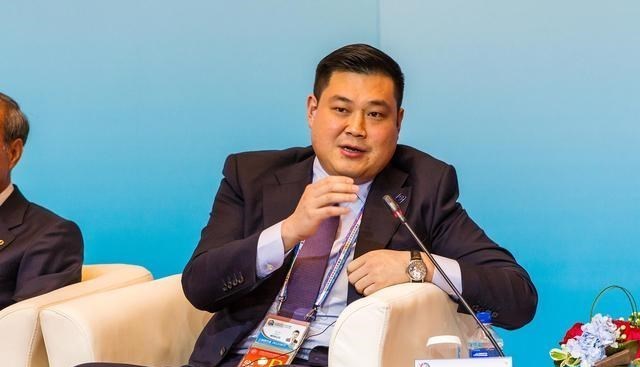 教教你家娃|江苏富豪坐拥1550亿资产，与歌星妻子结婚，还邀请到美国前总统