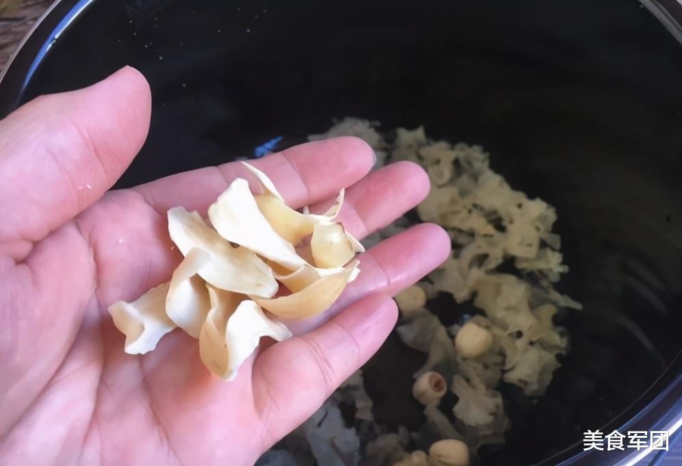 |消暑润肺的一道银耳粥，香甜可口，5分钟就能做好