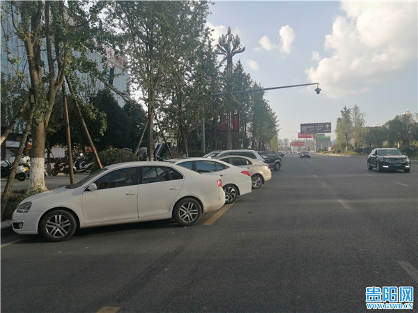 遂宁|市民反映贵阳这条主干道违停严重! 交管部门将启用\电子警察\抓拍