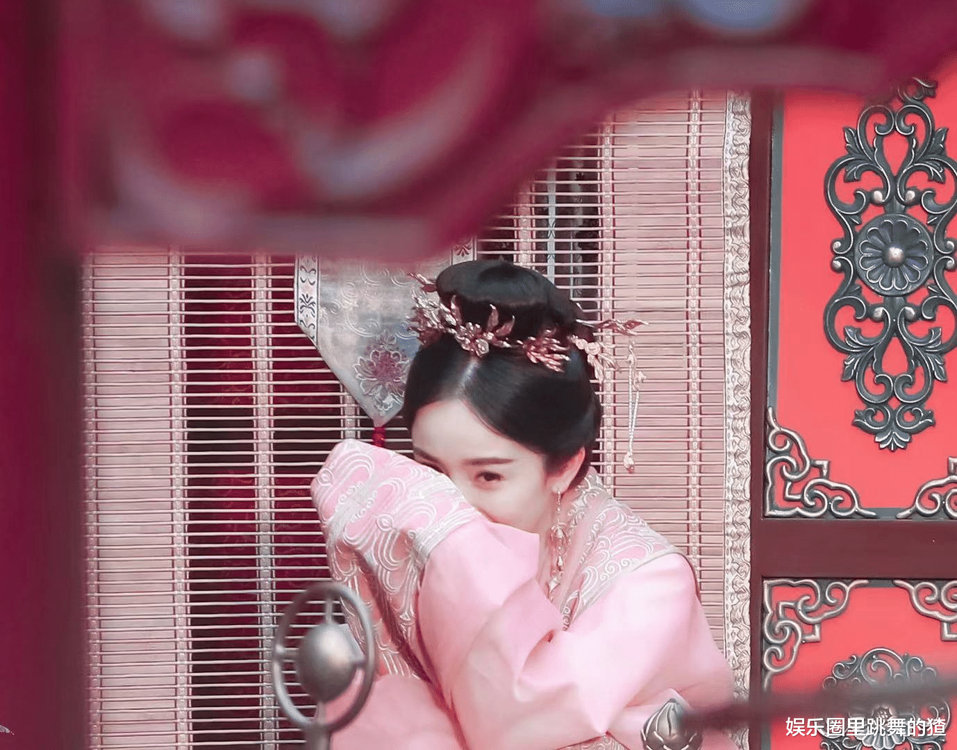 黄磊|杨幂新造型身材太“猛”，黑丝更吸人眼球，冯提莫私服造型太清纯