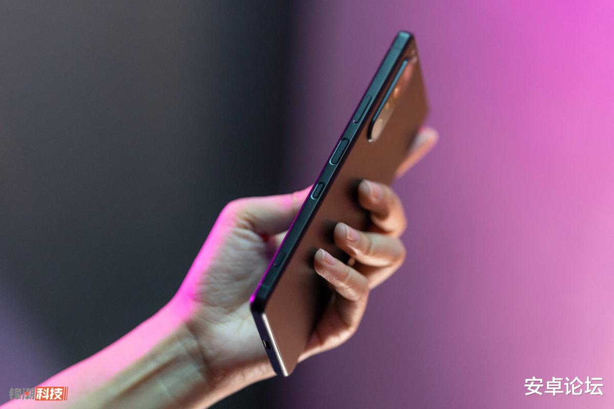西安地铁 索尼微单手机Xperia 1 III评测：特立独行的索尼，终于又有了看头