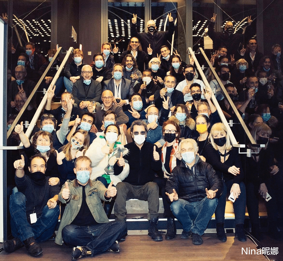 将夜第二季|巩俐新年广告广受好评，穿鱼鳞露背裙秀马蜂腰一顶三，硬把娜娜辛芷蕾变陪衬