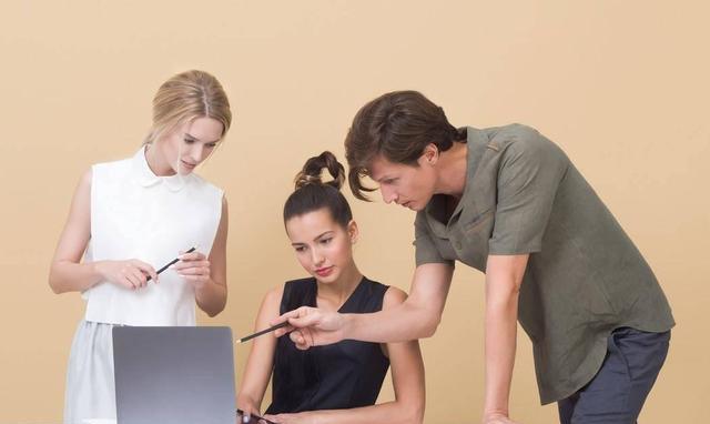 心理学|心理学：面善心狠的人有3个特征，真面目一露出，就让人猝不及防