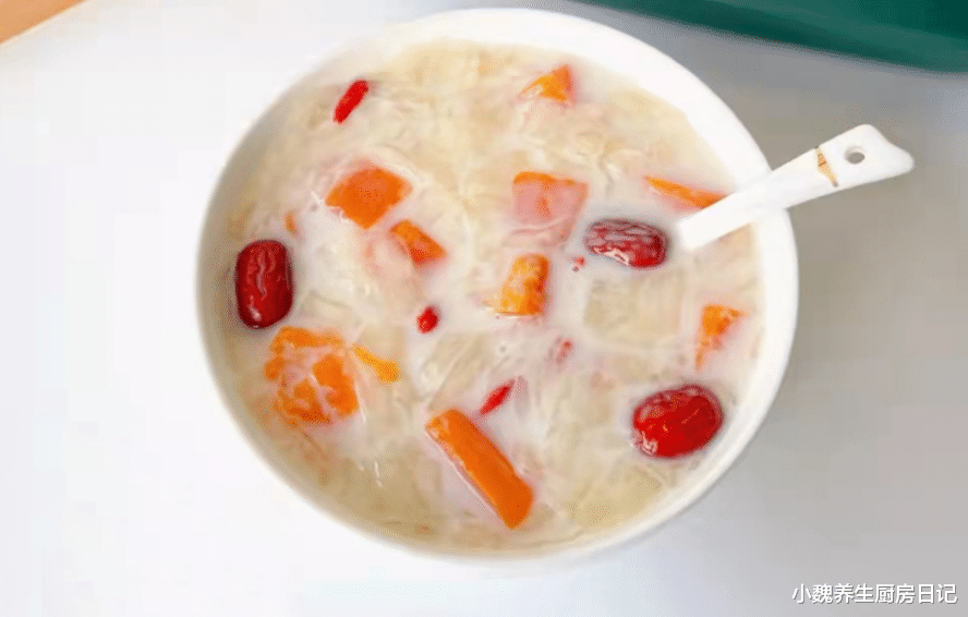银耳|冬天，女人要多喝这汤，滋补又养人，暖胃养胃，不懂吃可惜了