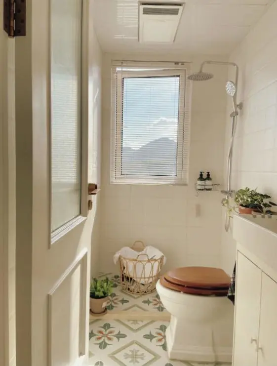 装修设计大全|小卫生间注定憋屈？网友：我家才2㎡这么装真好用！