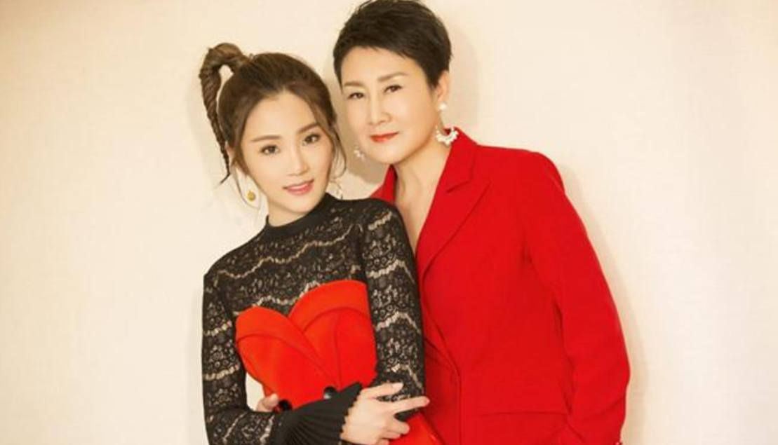 周星驰|“隐藏”了35年，原来是陈道明的女儿，网友：怪不得想演啥演啥！