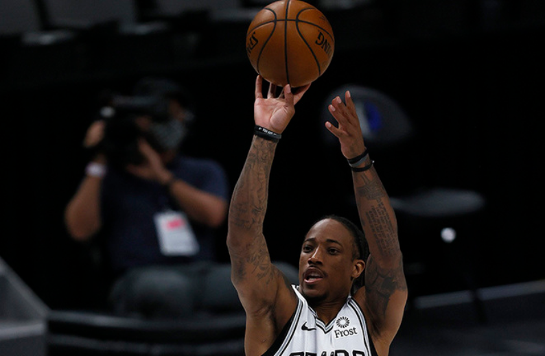 独行侠|0.5秒绝杀!德罗赞33+5+8,湖人成最大赢家,东契奇双巨头空砍60分